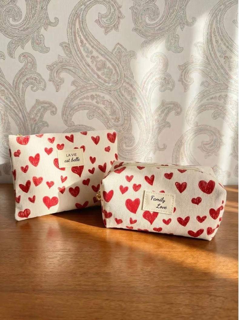 Lot de 2 Pochettes cœurs rouge 14x20 et 16x9x9 La vie est belle