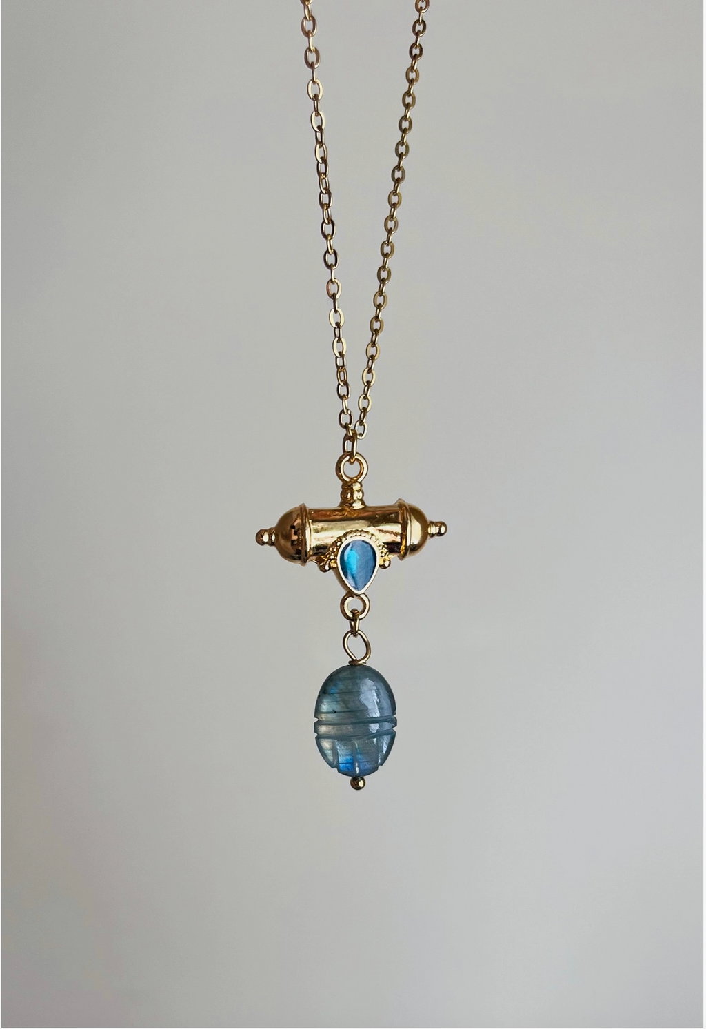 Collier grigri scarabée Labradorite