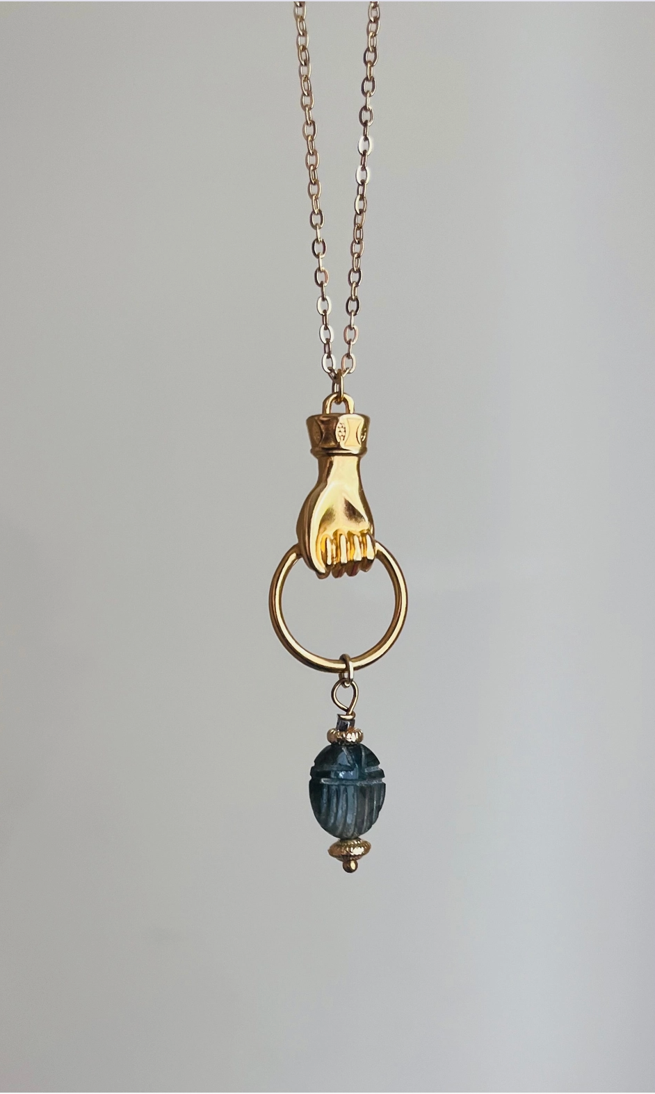 Collier sautoir amulette scarabée Labradorite