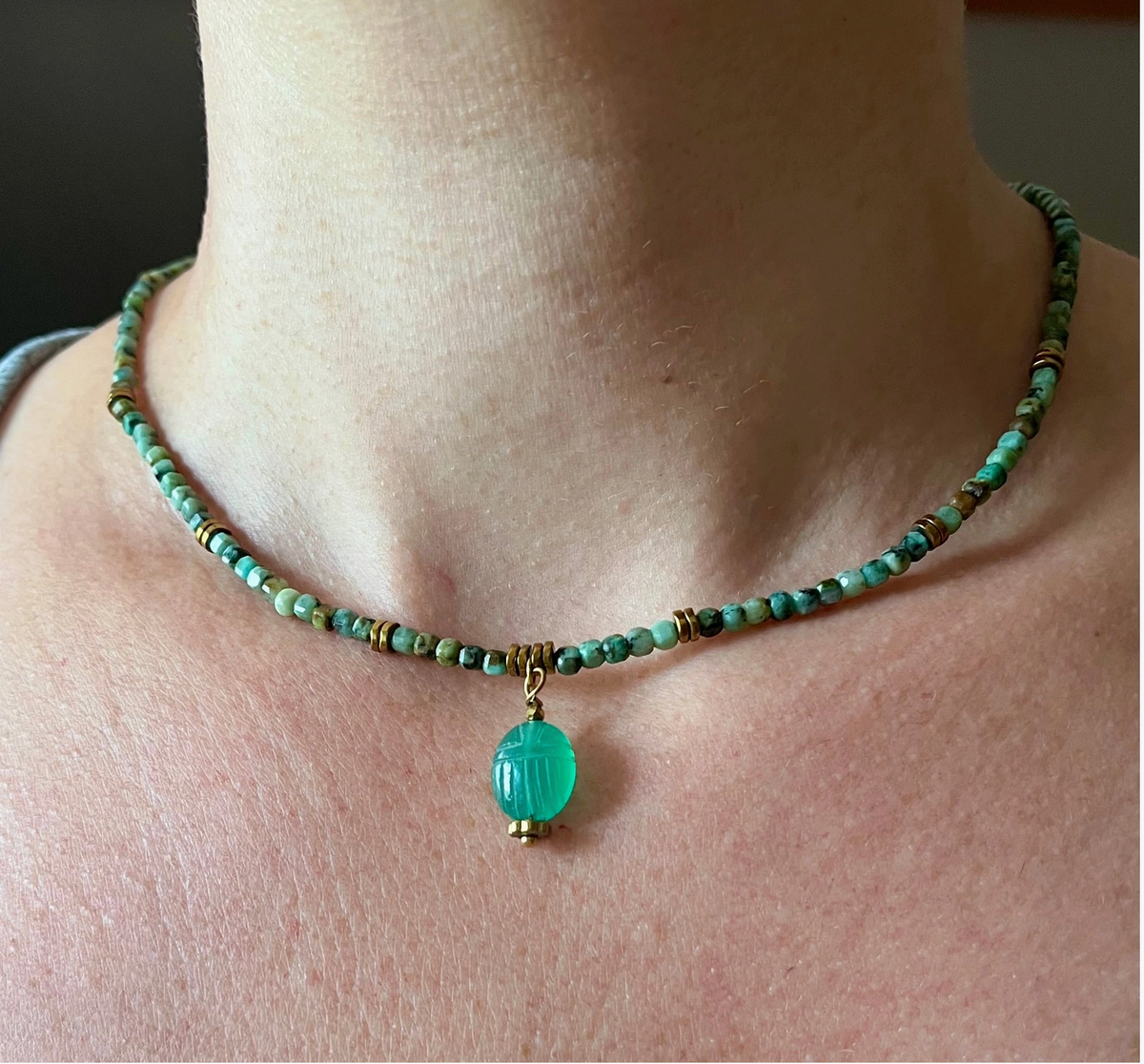 Collier amulette scarabée Onyx vert et Turquoise Africaine