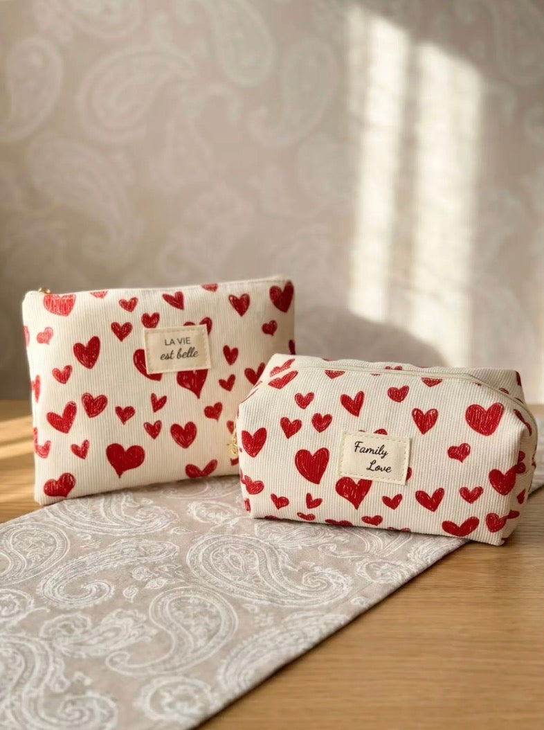 Lot de 2 Pochettes cœurs rouge 14x20 et 16x9x9 La vie est belle