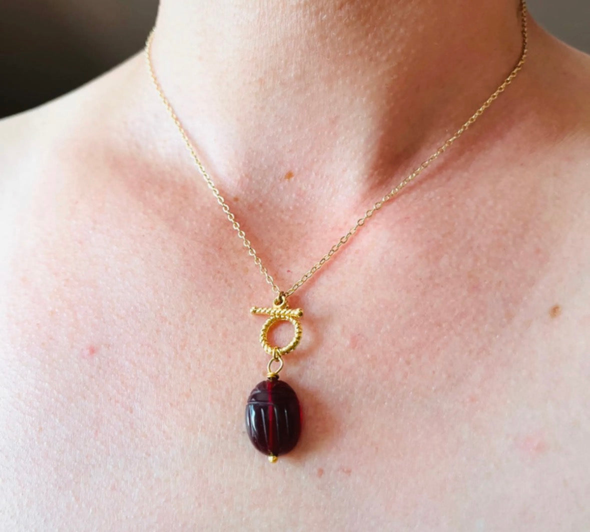 Collier talisman scarabée Grenat