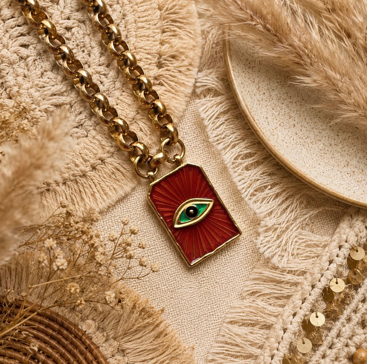 Collier Isis