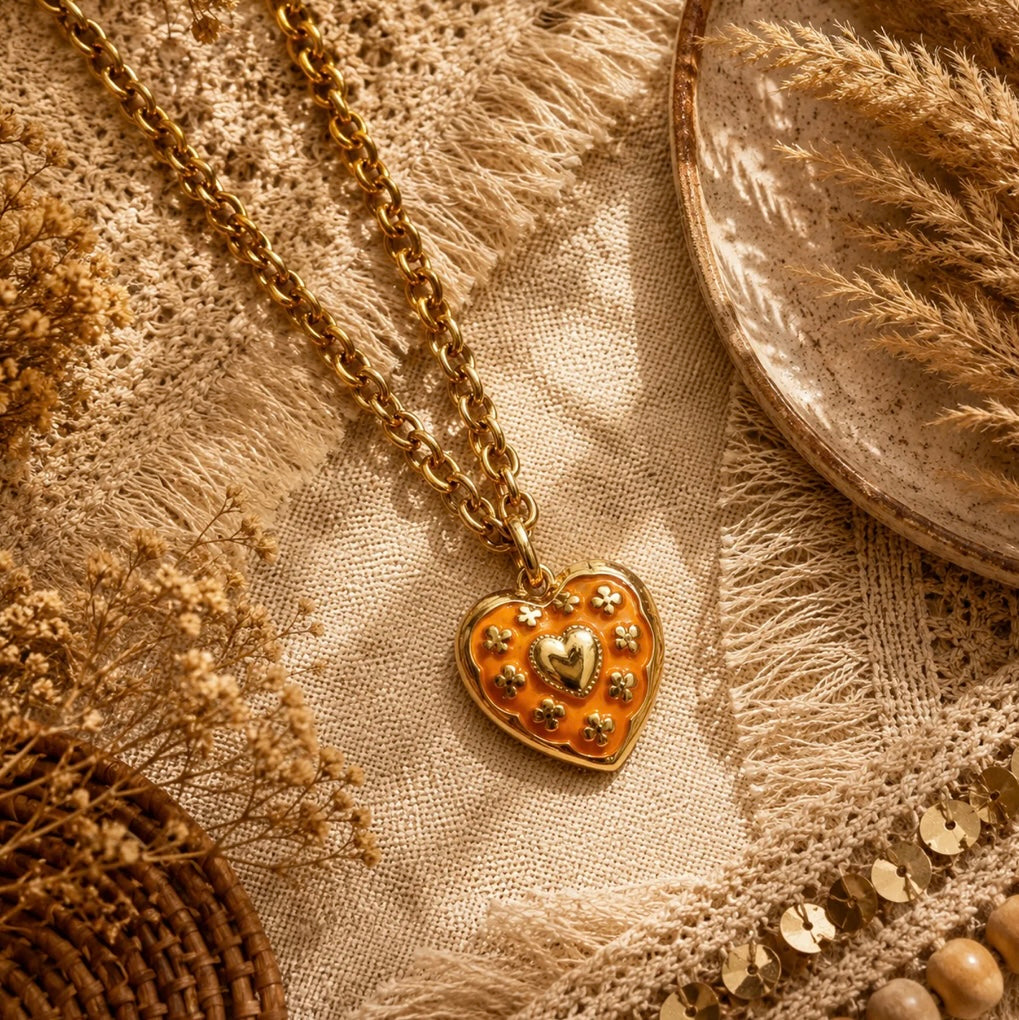 Collier Amulette émaillé doré – Bijou solaire acier inoxydable