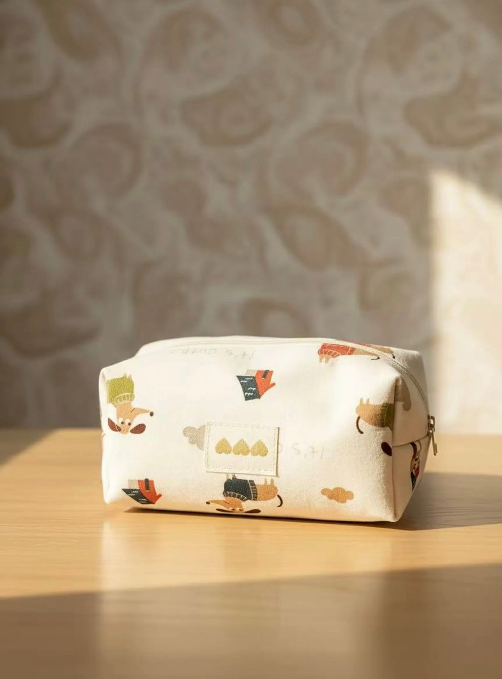 Pochette Trousse toilette 16x9x9 cm petit chiens Teckel avec inscription It’s Cute